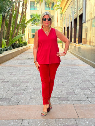 HOLIDAY RED SLEEVELESS TAILORED V TOP LULU-B