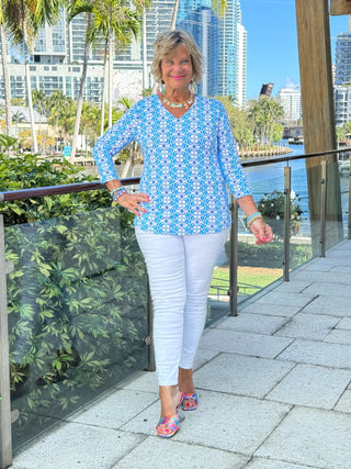 LULU B COASTAL BLOOM V NECK TOP LULU-B