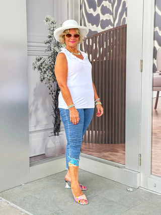 WHITE RUFFLE TOP LULU-B