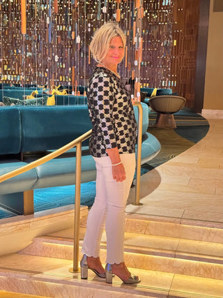 LULU-B BLACK AND SILVER V NECK TOP LULU-B