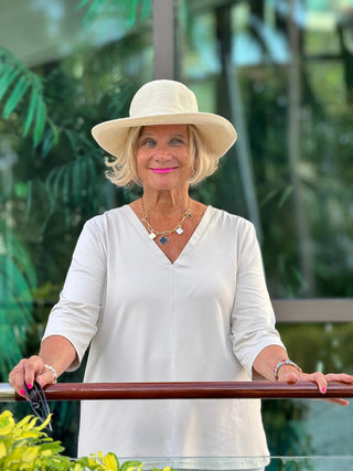 LULU-B STONE TAILORED V SLEEVE TOP LULU-B