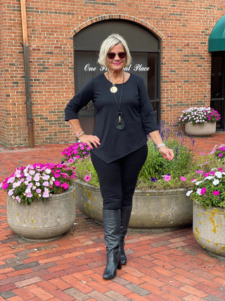 LULU-B BLACK ASYMMETRIC TOP LULU-B