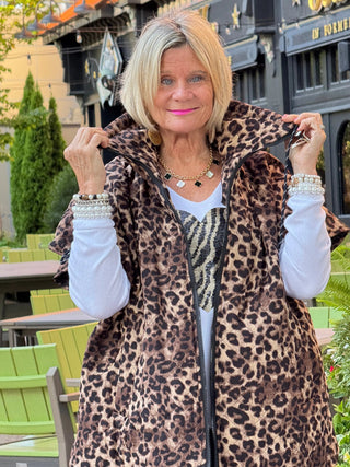 LEOPARD WHITE SEQUIN HEART APPLIQUÉ TOP Cathys Place