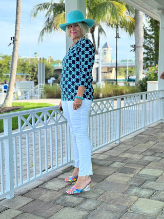 BLUE MEDALLION V NECK TOP LULU-B