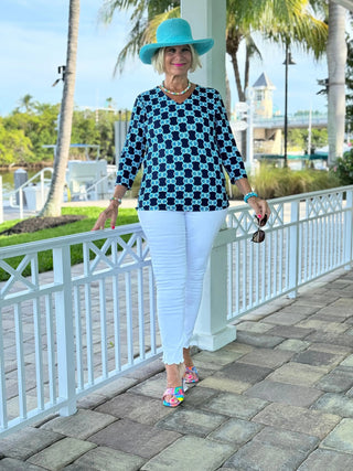 BLUE MEDALLION V NECK TOP LULU-B