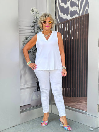 TAILORED WHITE V-NECK LULU-B