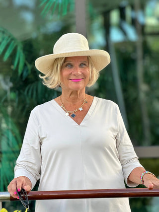 LULU-B STONE TAILORED V SLEEVE TOP LULU-B