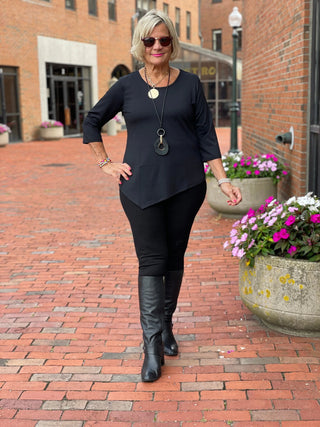 LULU-B BLACK ASYMMETRIC TOP LULU-B