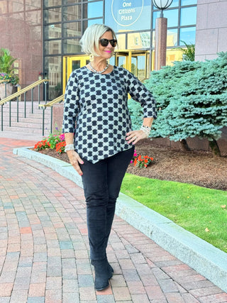 LULU-B BLACK & SILVER METALIC ASYMMETRIC TOP LULU-B