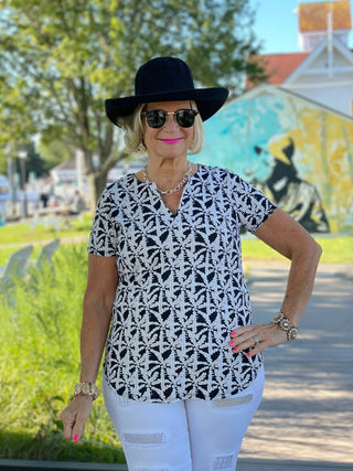 BLACK AND BEIGE SHORT SLEEVE LULU-B