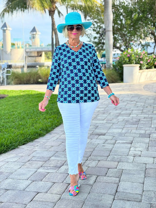 BLUE MEDALLION V NECK TOP LULU-B