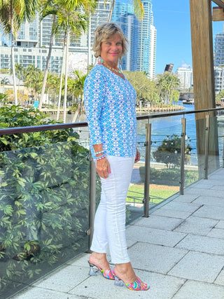 LULU B COASTAL BLOOM V NECK TOP LULU-B