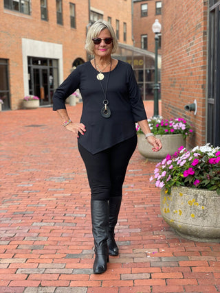 LULU-B BLACK ASYMMETRIC TOP LULU-B