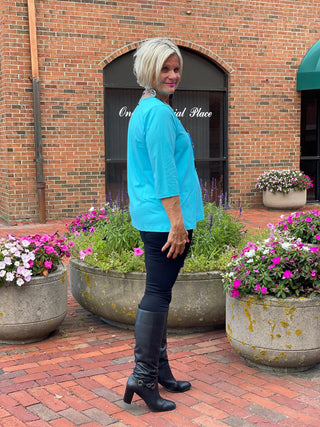 LULU-B AQUA TAILORED V SLEEVE TOP LULU-B