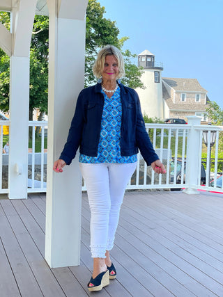 TAILORED BAHAMA TURTLE V-NECK TOP LULU-B