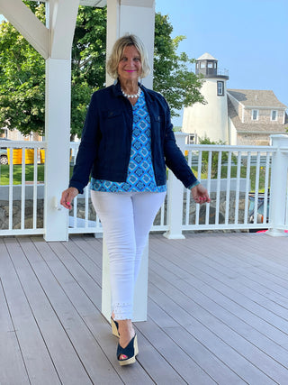 TAILORED BAHAMA TURTLE V-NECK TOP LULU-B