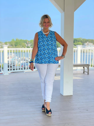 TAILORED BAHAMA TURTLE V-NECK TOP LULU-B