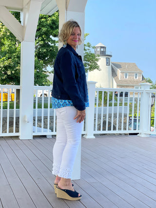 TAILORED BAHAMA TURTLE V-NECK TOP LULU-B