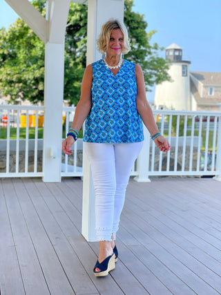 TAILORED BAHAMA TURTLE V-NECK TOP LULU-B