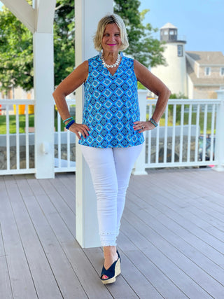 TAILORED BAHAMA TURTLE V-NECK TOP LULU-B