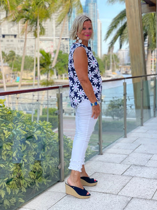 DAISY DAY SLEEVELESS V-NECK TOP - Cathys Place