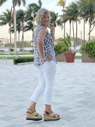 BLACK AND BEIGE SLEEVELESS TOP - Cathys Place