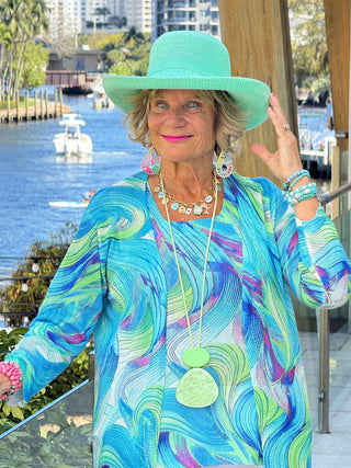 STYLING IN A POP OF COLOR