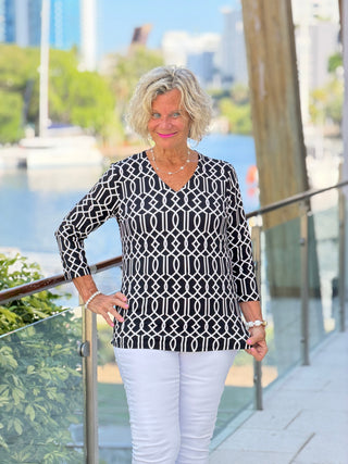 LULU B MIDNIGHT TRELLIS V NECK TOP LULU-B