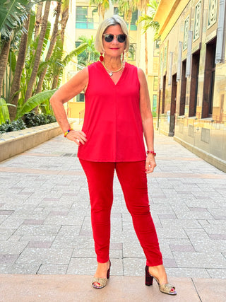 HOLIDAY RED SLEEVELESS TAILORED V TOP
