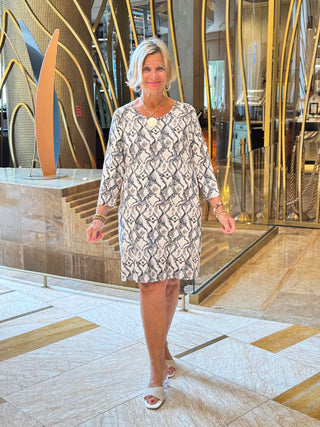 HOLIDAY WINTER WHITE WHITE SLEEVE DRESS