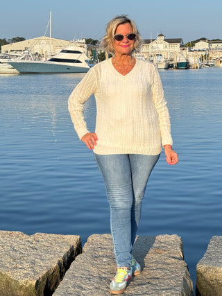 LULU-B CABLE WHITE V- NECK SWEATER