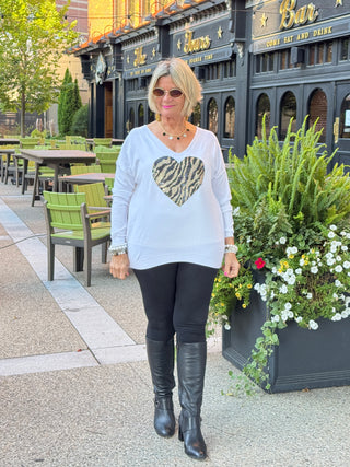LEOPARD WHITE SEQUIN HEART APPLIQUÉ TOP