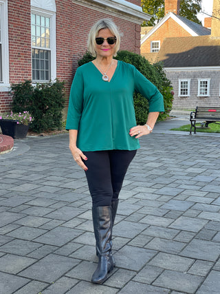 LULU-B EMERALD TAILORED V SLEEVE TOP