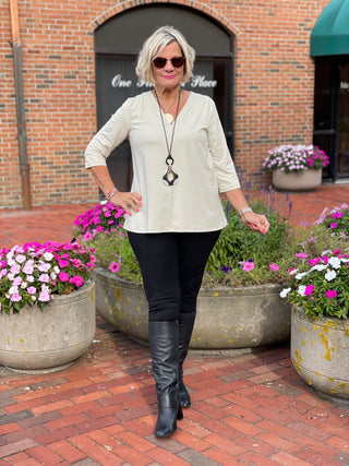LULU-B STONE TAILORED V SLEEVE TOP