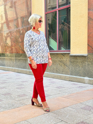 HOLIDAY WINTER WHITE V NECK TOP