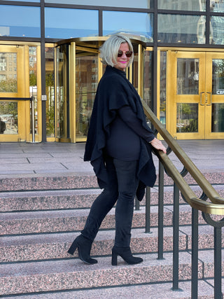 HOLIDAY RUFFLE BLACK WRAP