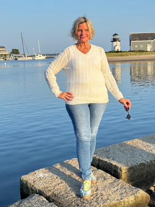 LULU-B CABLE WHITE V- NECK SWEATER
