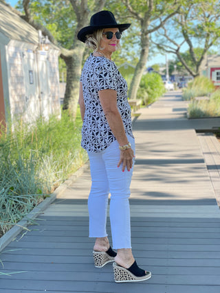 BLACK AND BEIGE SHORT SLEEVE