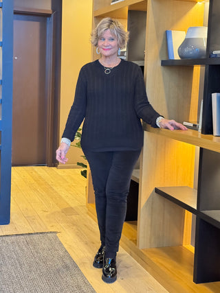 LULU-B BLACK CABLE CREW NECK SWEATER