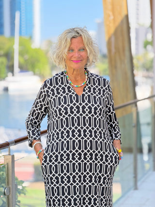 LULU B MIDNDIGHT TRELLIS SCALLOP SLEEVE DRESS LULU-B