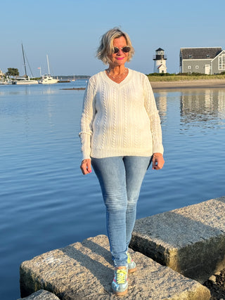 LULU-B CABLE WHITE V- NECK SWEATER