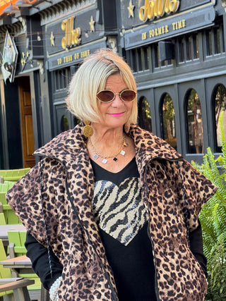 LEOPARD BLACK SEQUIN HEART APPLIQUÉ TOP
