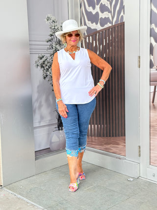 WHITE SLEEVELESS V-NECK TOP