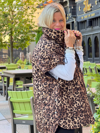 LEOPARD WHITE SEQUIN HEART APPLIQUÉ TOP