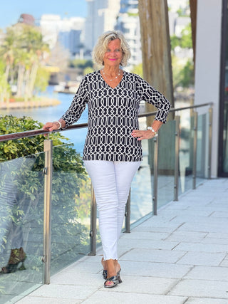 LULU B MIDNIGHT TRELLIS V NECK TOP LULU-B