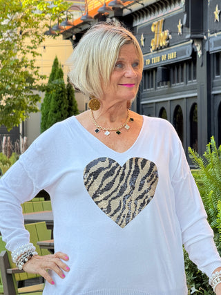 LEOPARD WHITE SEQUIN HEART APPLIQUÉ TOP