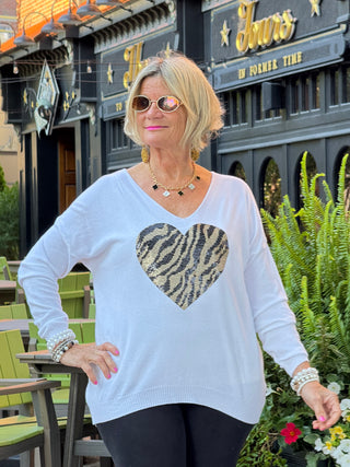 LEOPARD WHITE SEQUIN HEART APPLIQUÉ TOP