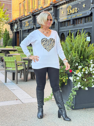 LEOPARD WHITE SEQUIN HEART APPLIQUÉ TOP