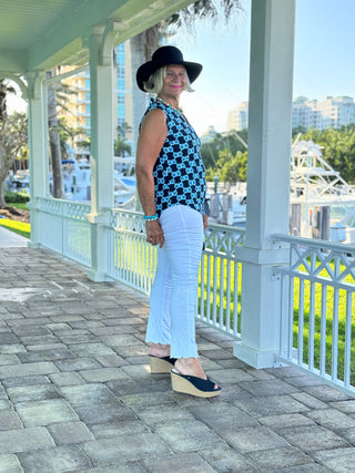 NAVY MEDALLION SLEEVELESS V NECK