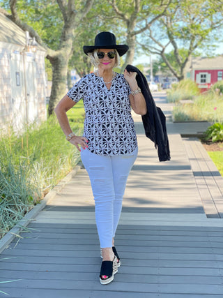 BLACK AND BEIGE SHORT SLEEVE